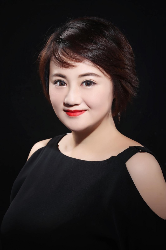 毛清華女士
