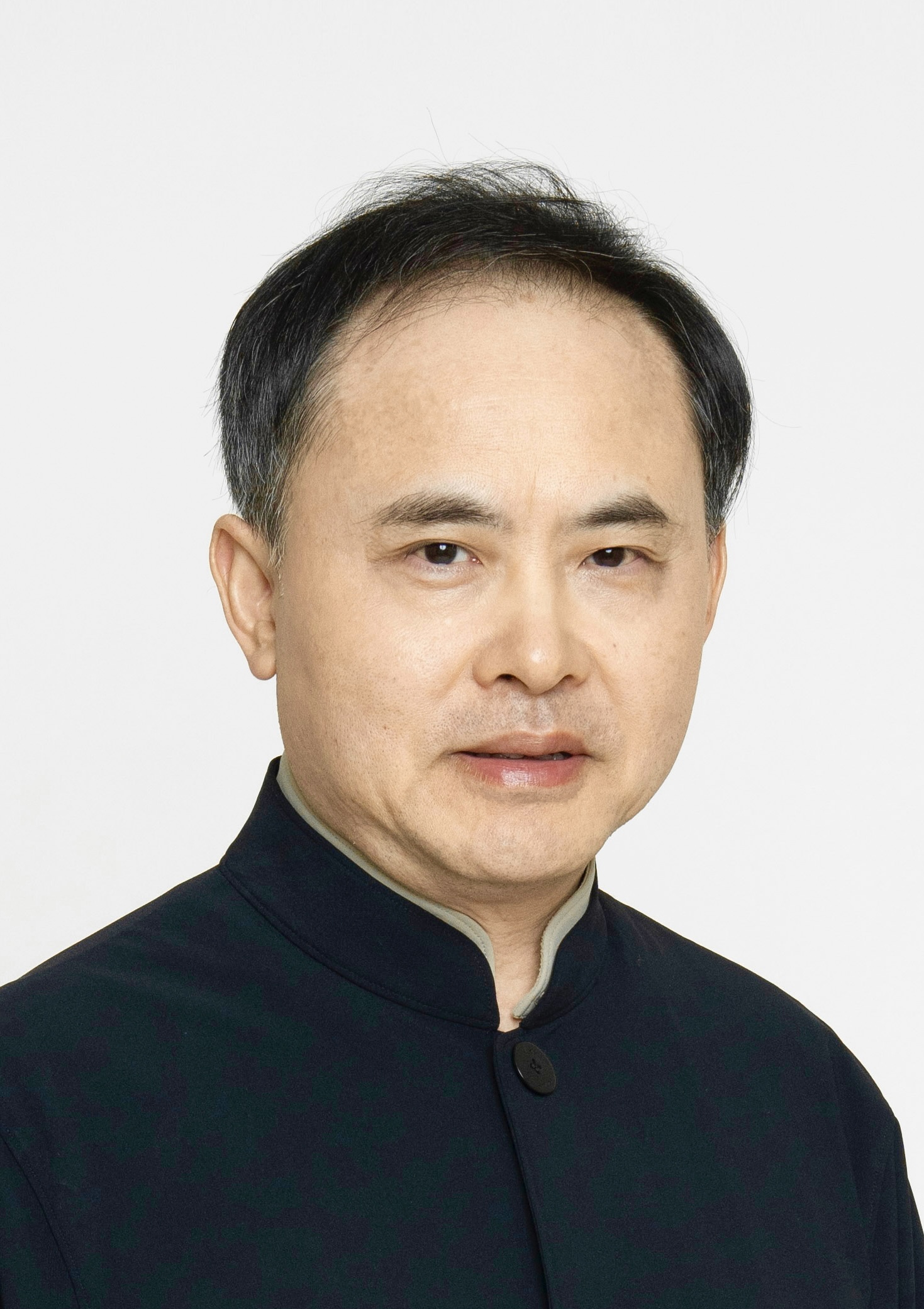 魏冠華先生